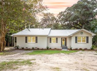 205 N Cherokee St, Geneva, AL 36340