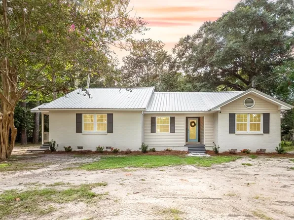 205 N Cherokee St, Geneva, AL 36340
