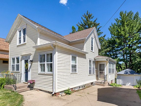 2nd image of 725 Clarke Dr