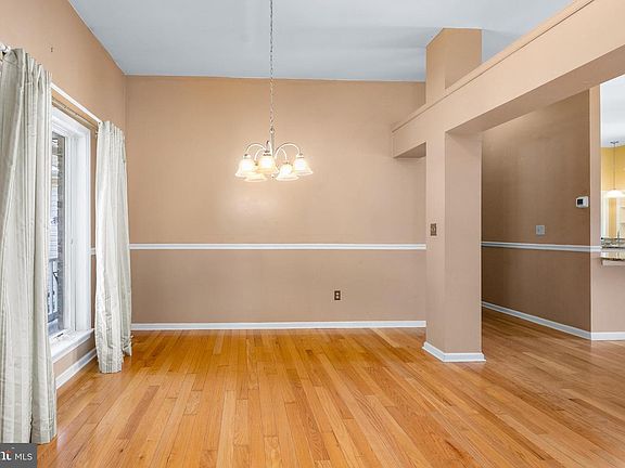 3rd image of 203 Mason Runn Ln