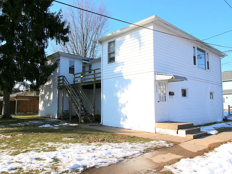 209 N Washington St — Photo 1