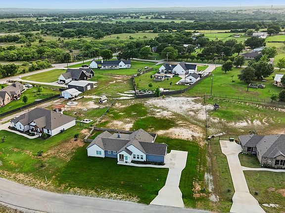 3rd image of 121 Bluegrass Trl