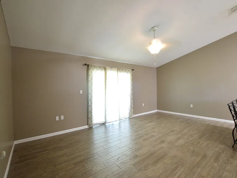 870 Farrington Dr — Photo 4