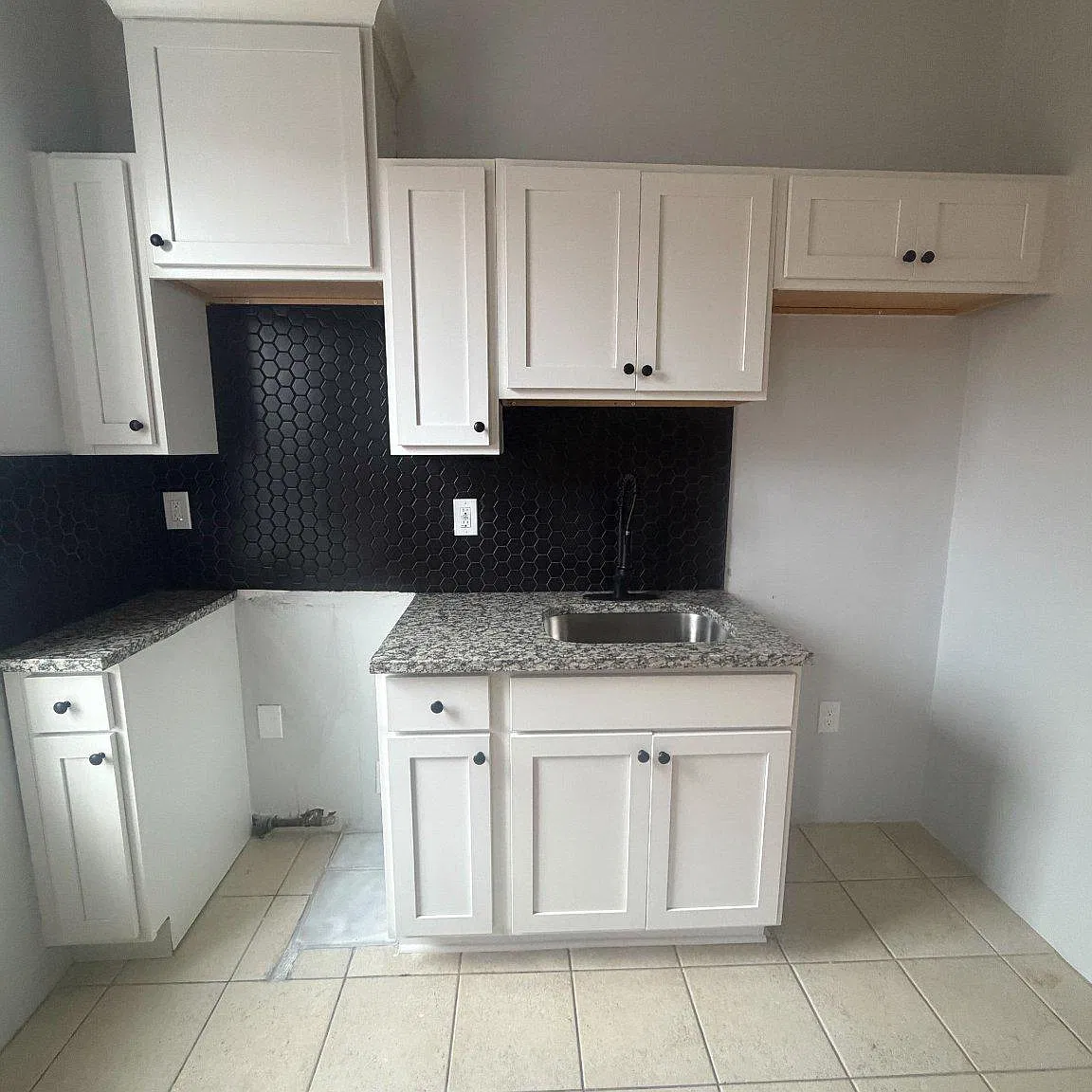 1 bed, 2445 sqft, $1,400 — Photo 2
