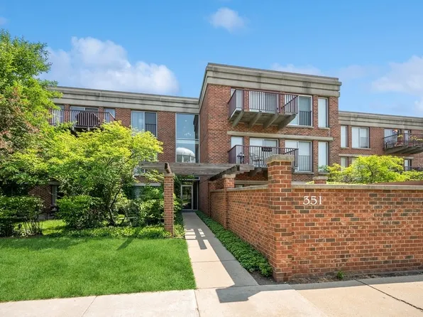351 Kelburn Rd APT 314, Deerfield, IL 60015