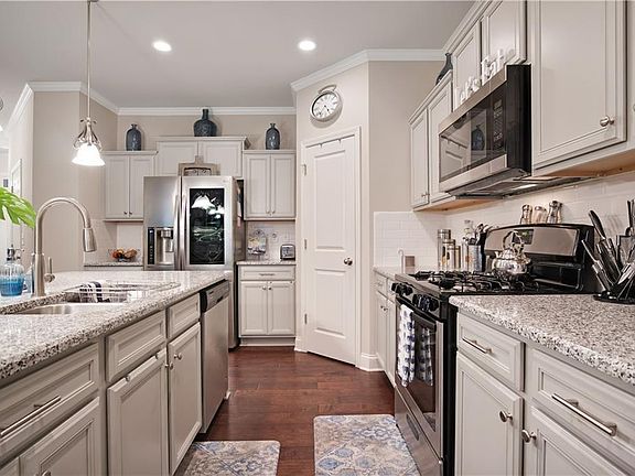 5th image of 262 Braemore Mill Dr