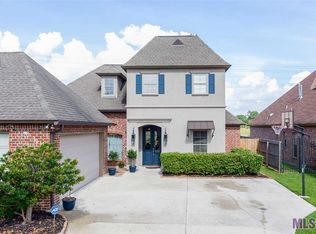 9048 Fox Gate Dr, Baton Rouge, LA 70809