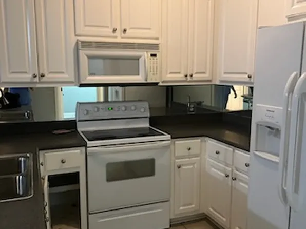 5799 Bay Village Dr, Athens, AL 35611