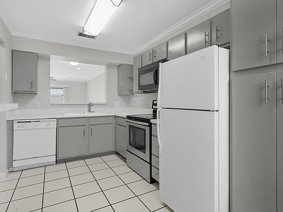 4th image of 205 Arbor Cir #1