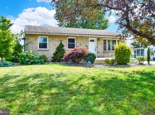 1118 E Brandon Dr, Chambersburg, PA 17201