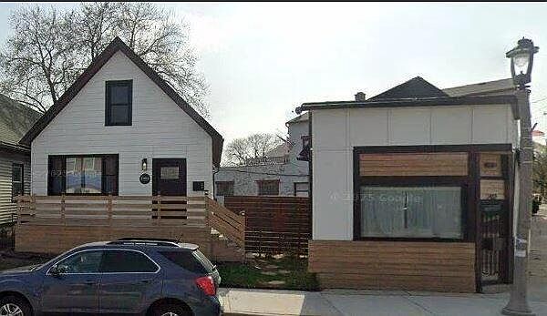 1st image of 2401 South Kinnickinnic AVENUE #2403
