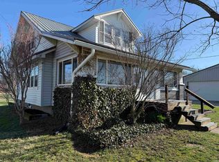 1317 E Fredonia Rd, Oakland City, IN 47660