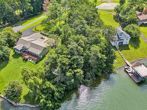 2nd image of 42 Oak Hollow Rd