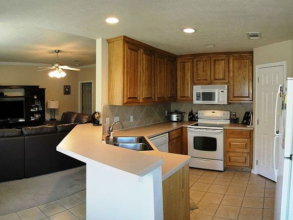 3rd image of 3501 Farah Dr