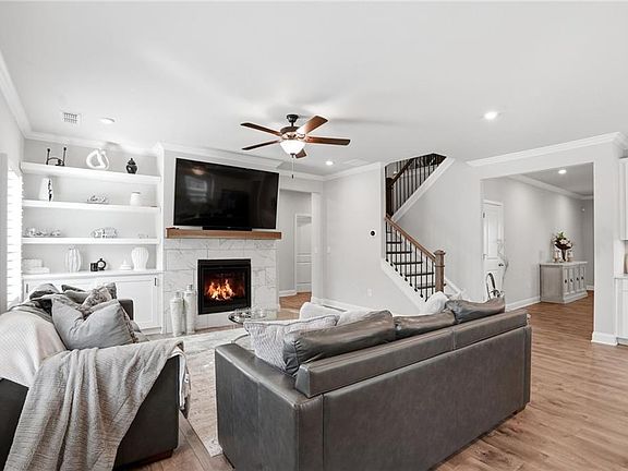 3rd image of 168 Brookstone Park E