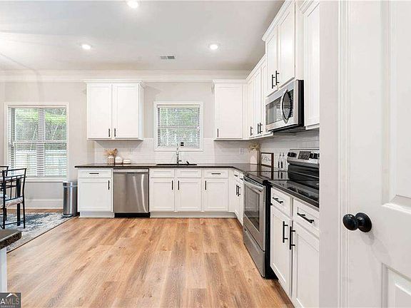 5th image of 1511 New Hope Rd