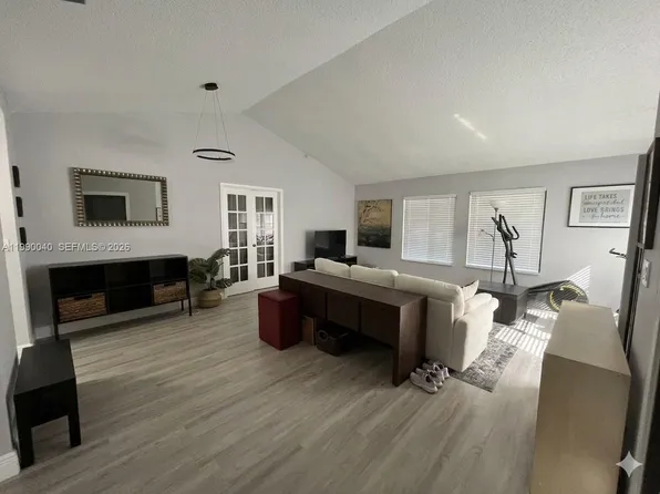 3931 SW 84th Ter, Davie, FL 33328