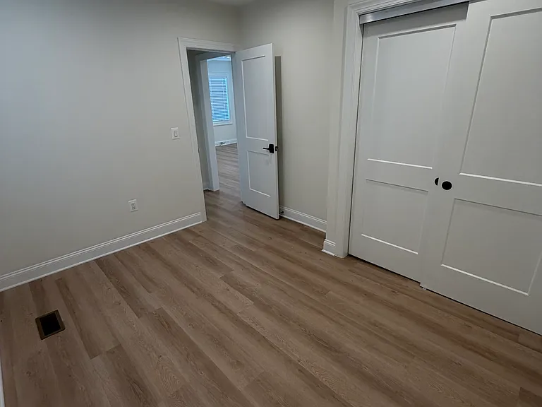 10 Pine Ln — Photo 9