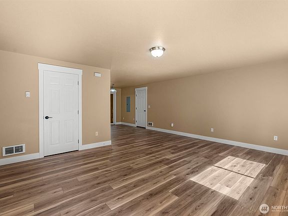 3rd image of 110 Sunny Basin Road