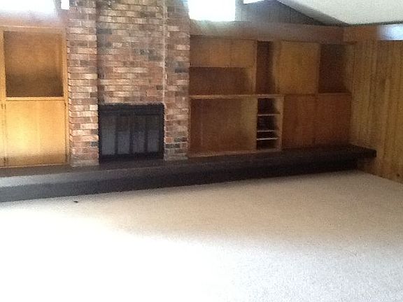 5th image of 630 La Siesta Ct