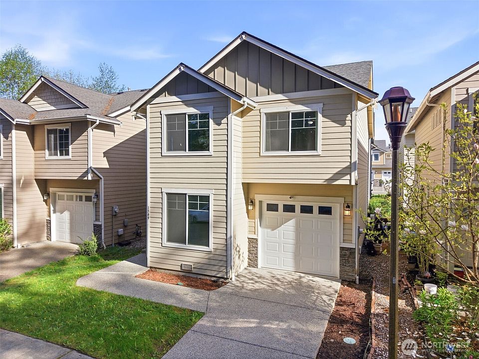 1st image of 1569 NE Fontaine Way