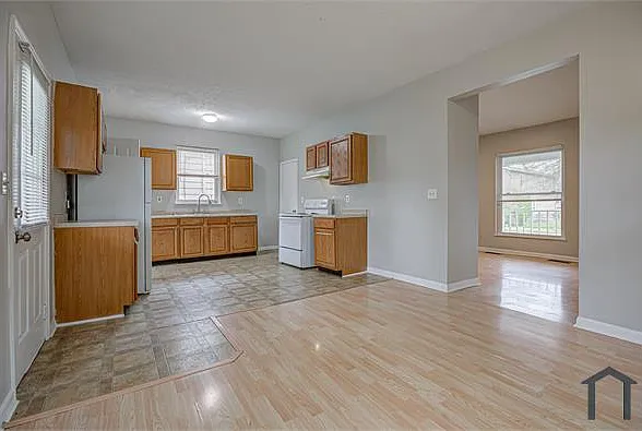 1915 Woodlawn Ave — Photo 8