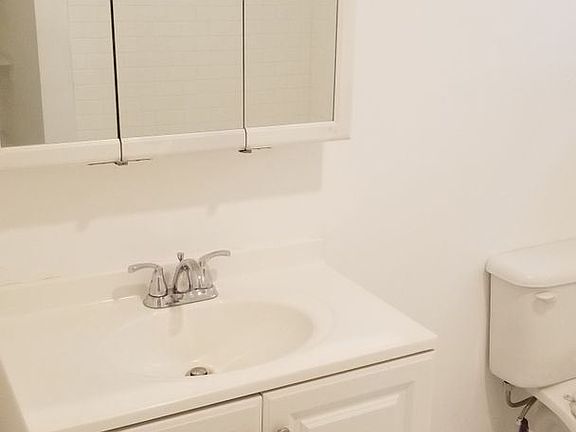 4th image of 334 W Manheim St Floor 2