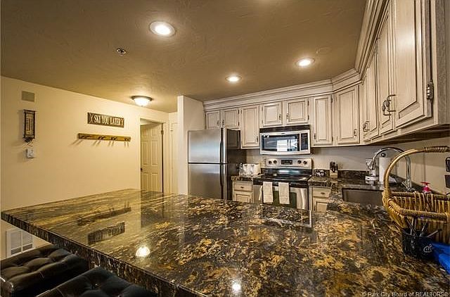1st image of 1401 Woodside Ave #202