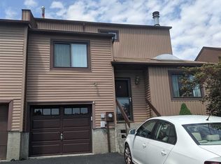 26 Walnut Ct, Fishkill, NY 12524