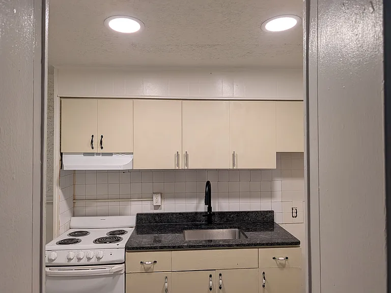 2550 Holland Ave #1FT — Photo 8