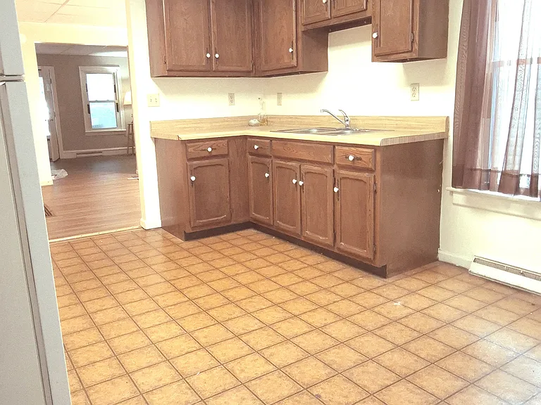 408 N Madison St — Photo 4