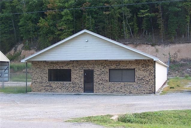 3200 Sq Ft Commercial building on 4.8 Acres