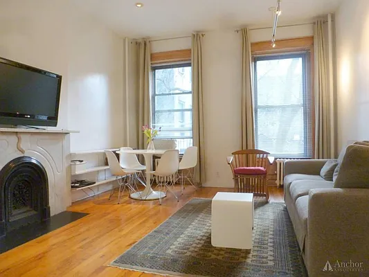 Rented by Anchor Associates | media 26