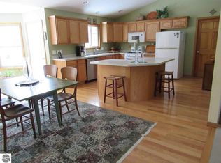 5263 Glendenning Trl, Williamsburg, MI 49690