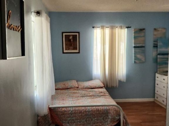 4th image of 901 De La Fuente St