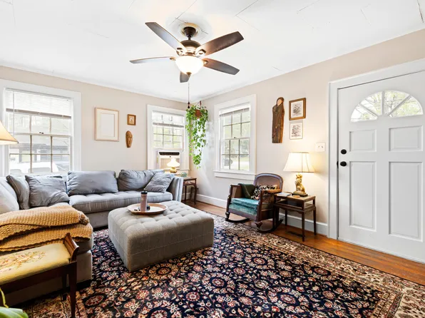 107 W Poplar Ave, Carrboro, NC 27510