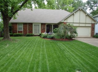 9807 W 100th Ter, Overland Park, KS 66212