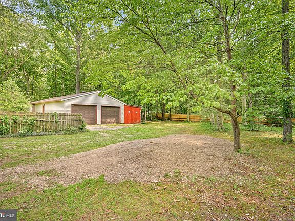 5th image of 893 Harwood Rd