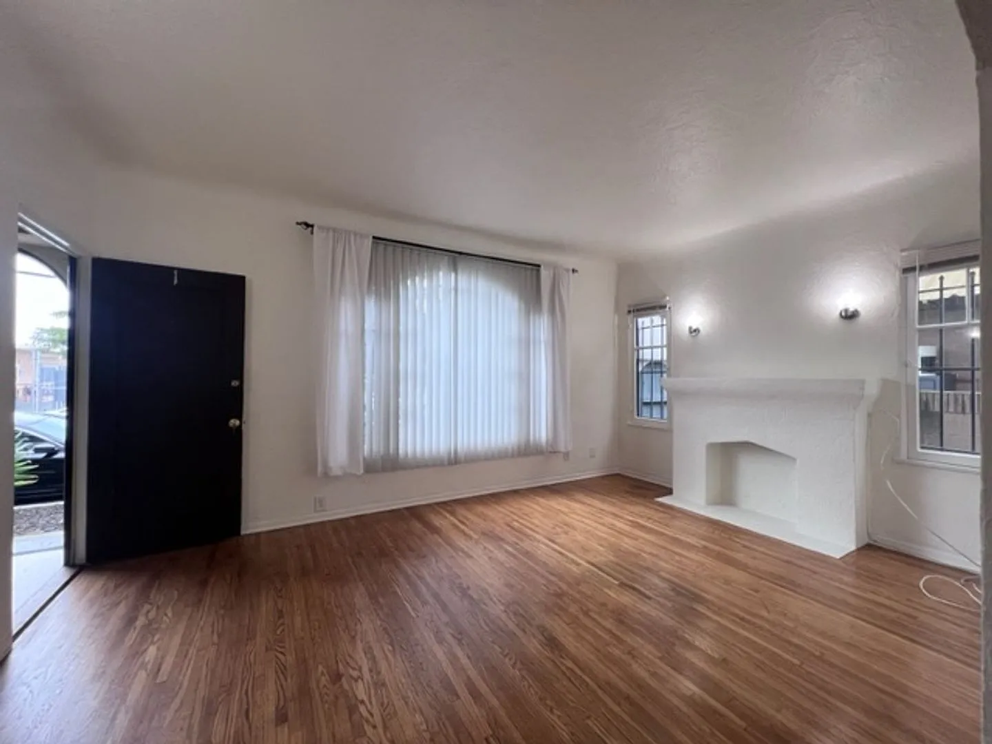 416 W Burnett St — Photo 3