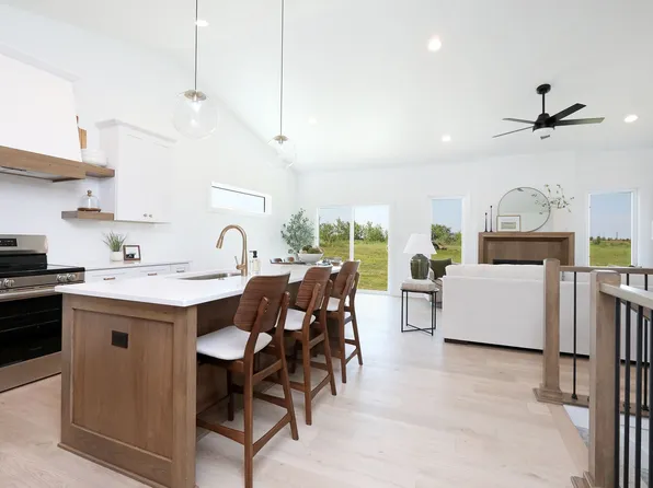 2414 NE 6th St, Grimes, IA 50111