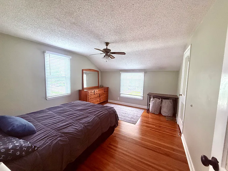 345 Shepard Ave #RIGHT — Photo 10