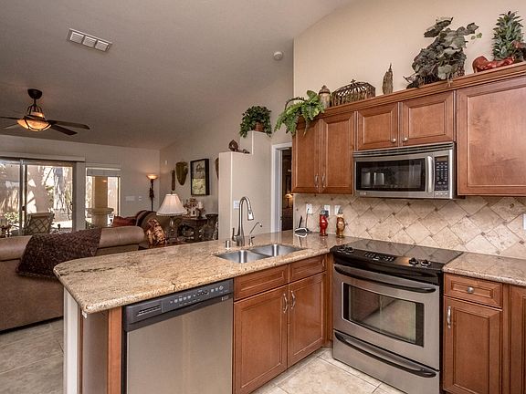 2nd image of 2955 Applewood Dr