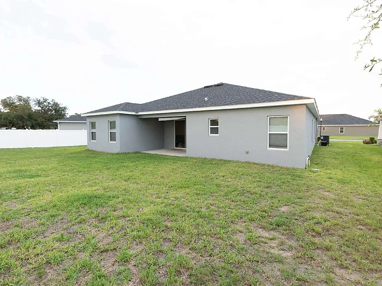 1069 Montgomery Ln — Photo 36