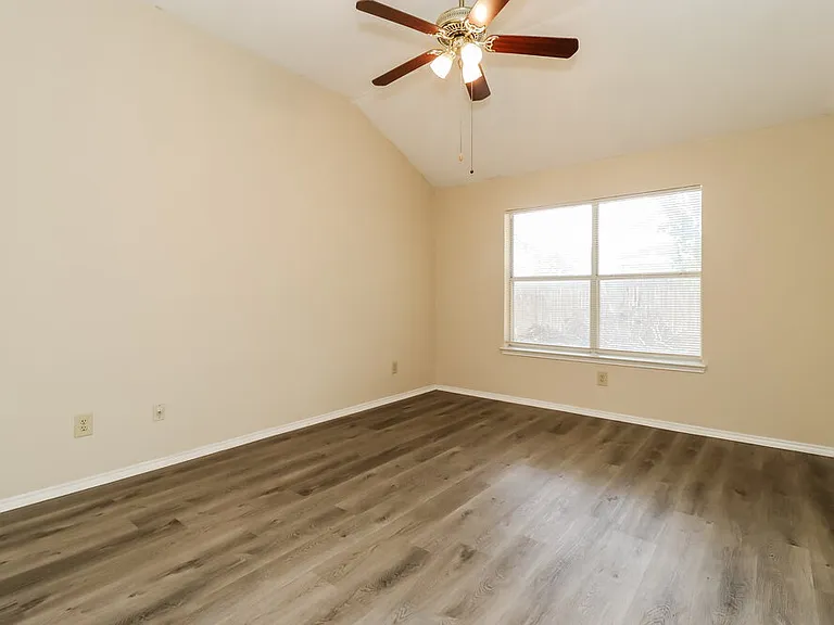 4001 Periwinkle Dr — Photo 13