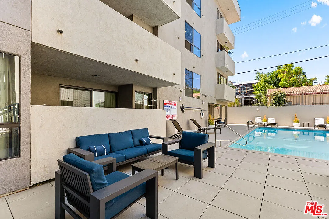 2 bed, 2.0 bath, 1571 sqft, $5,500 — Photo 4