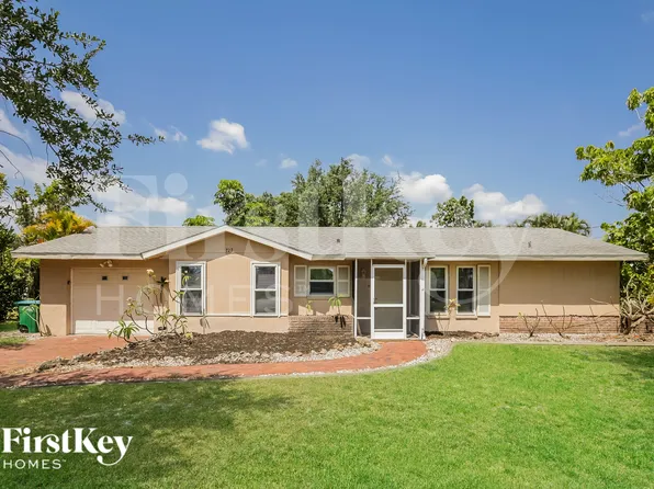 727 SE 9th Pl, Cape Coral, FL 33990