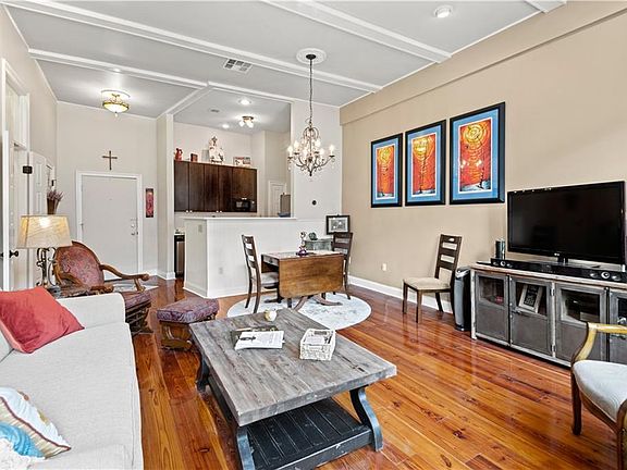 5th image of 330 Julia St APT 224