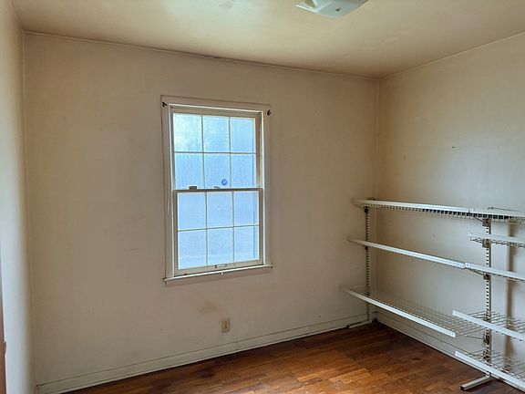 5th image of 110 S Oak Dr