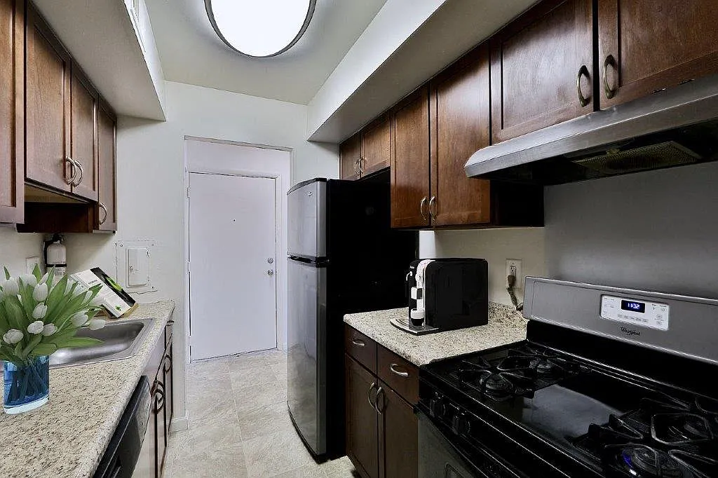 Village Square Apartments and Townhomes — Photo 2