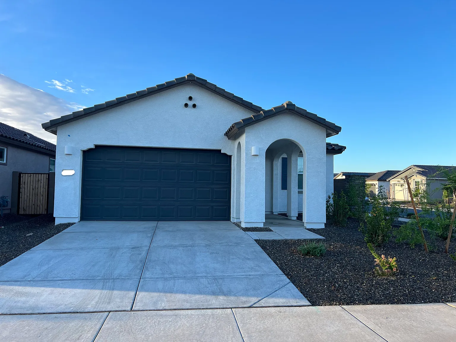 3 bed, 1406 sqft, $2,375 — Photo 2